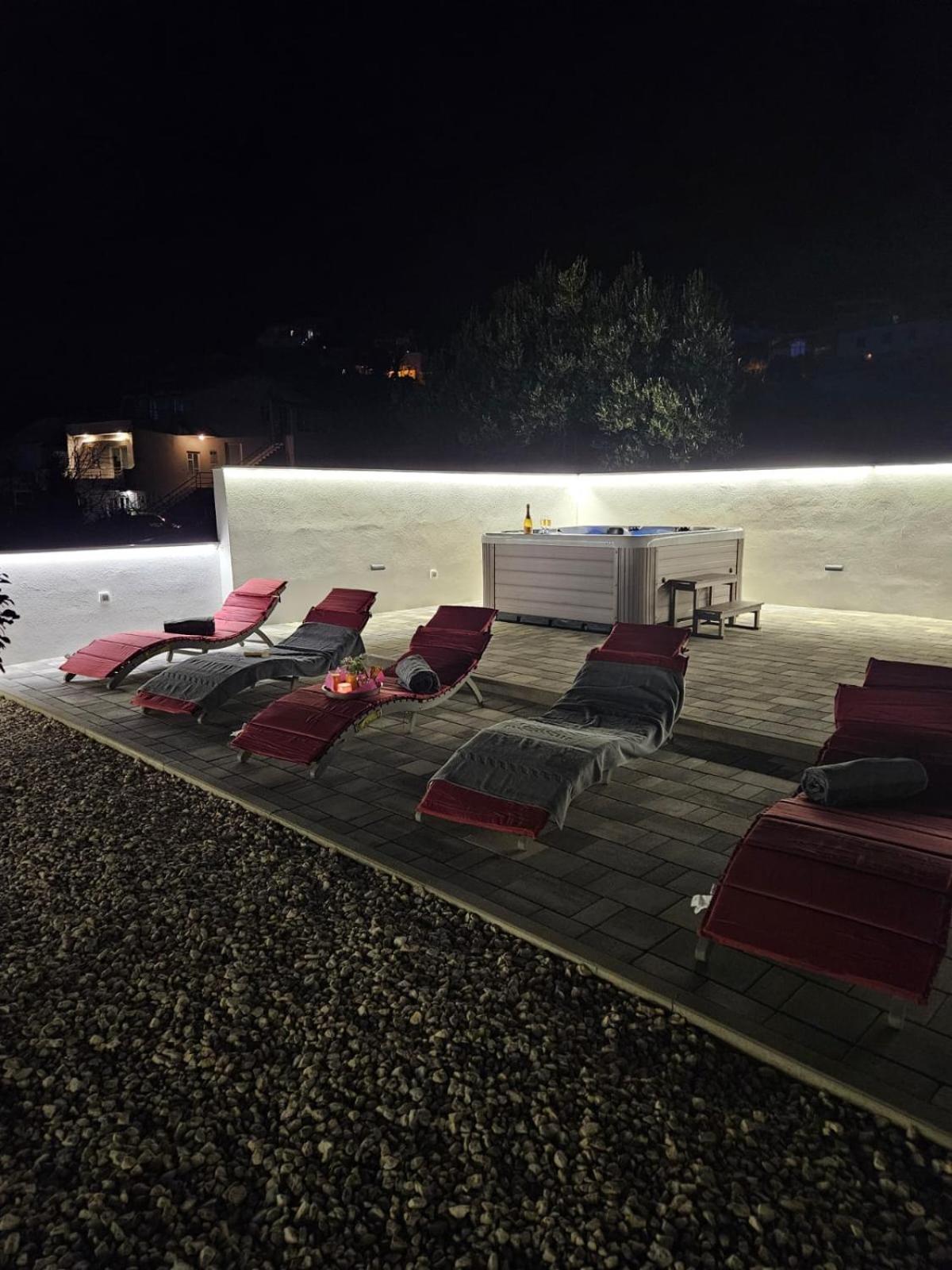 Apartman Koko With Private Jacuzzi Makarska Eksteriør bilde