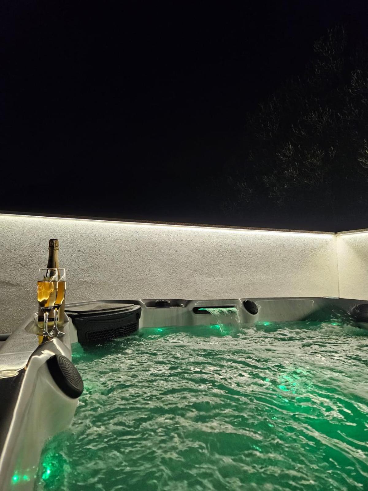 Apartman Koko With Private Jacuzzi Makarska Eksteriør bilde
