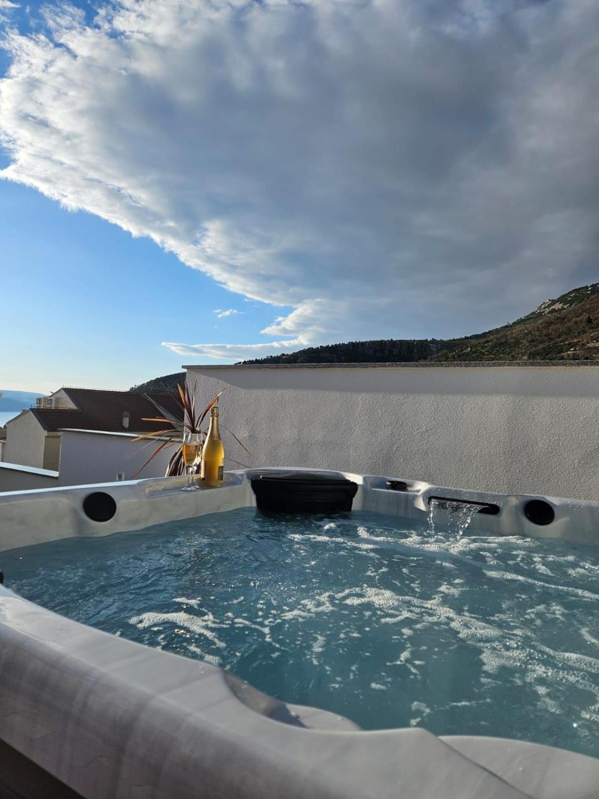 Apartman Koko With Private Jacuzzi Makarska Eksteriør bilde