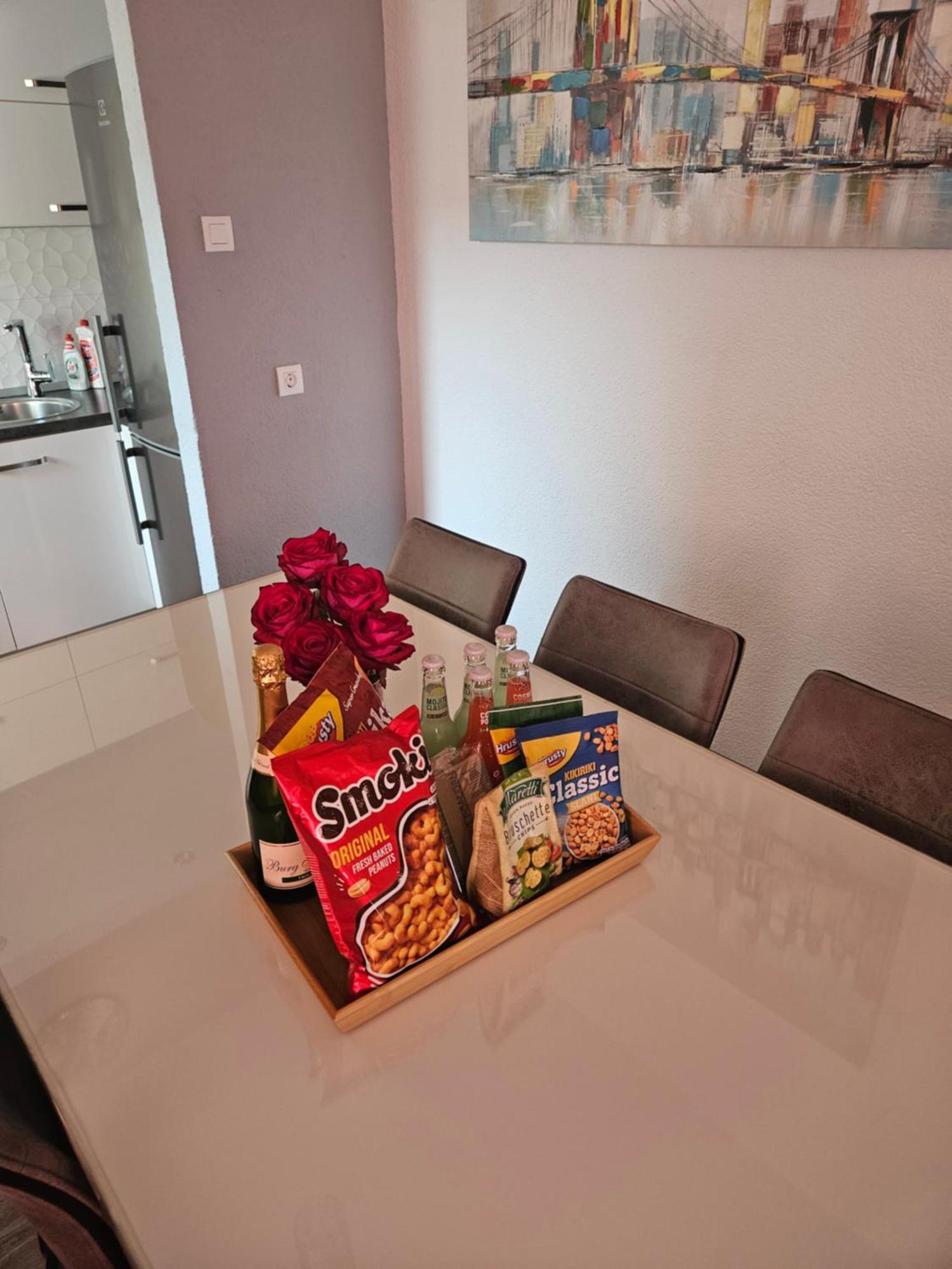 Apartman Koko With Private Jacuzzi Makarska Eksteriør bilde