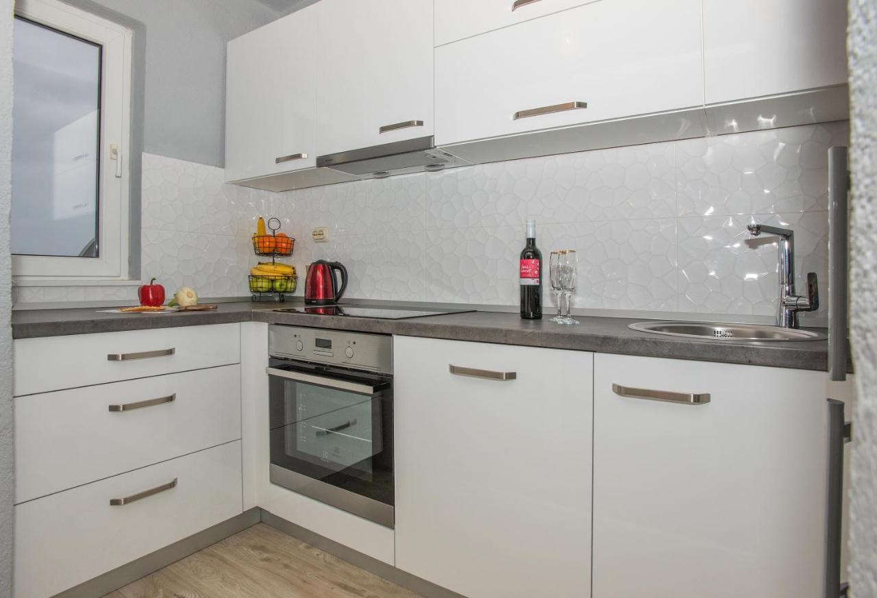 Apartman Koko With Private Jacuzzi Makarska Eksteriør bilde